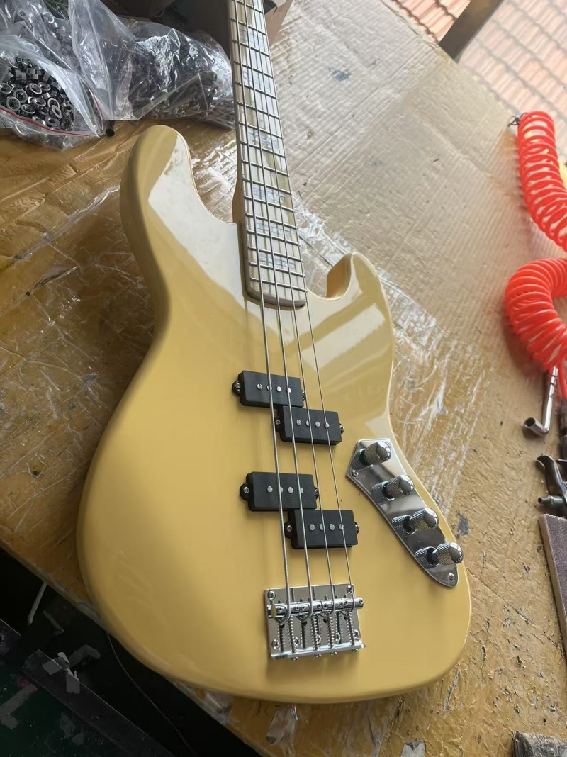 Bass Guitar Fretless - 커스텀 4현 일렉트릭 베이스, 크림 바디,